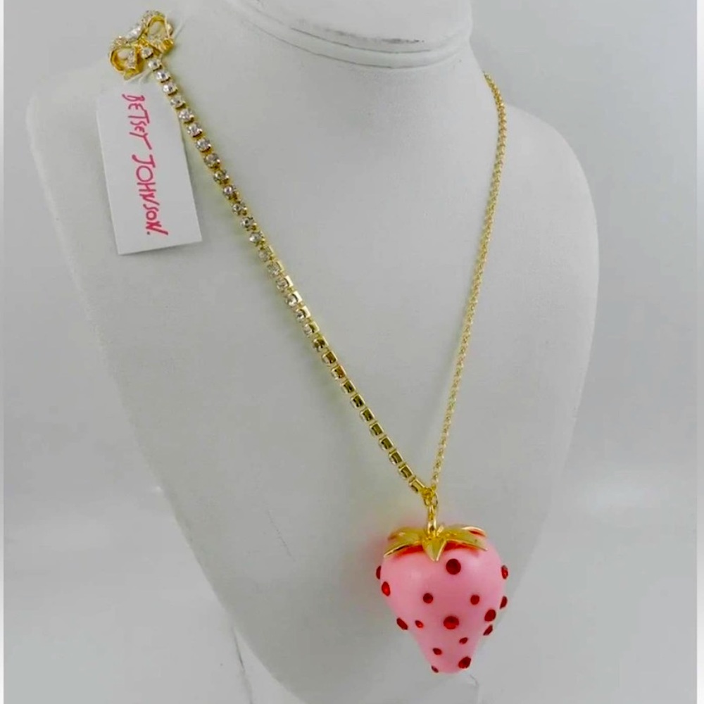 New Betsey johnson strawberry pendant necklace